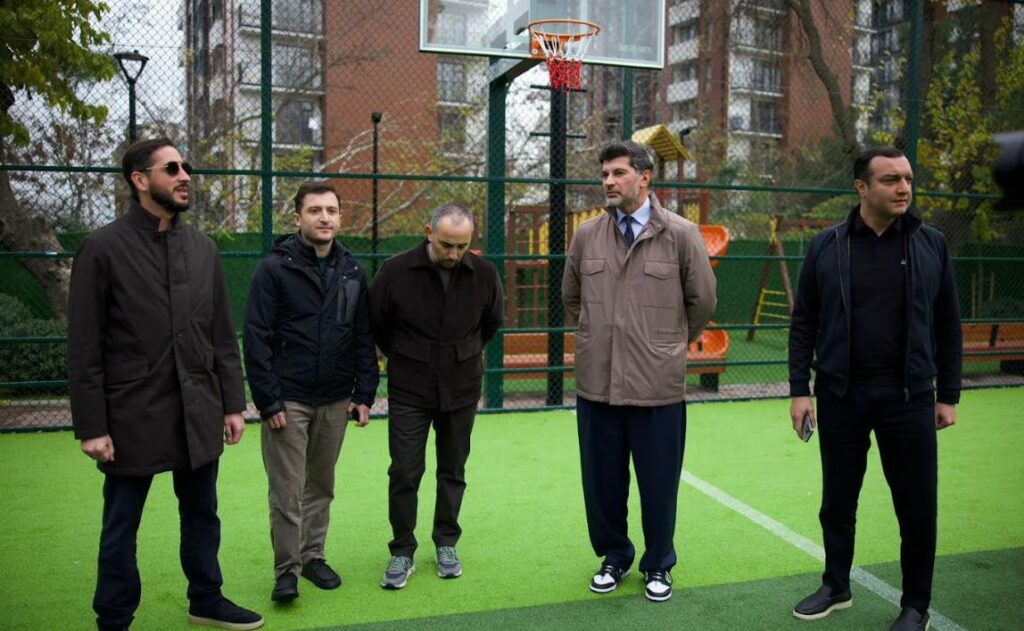 ვაჟა-ფშაველას მეხუთე კვარტლის I-II კორპუსების მიმდებარედ რეკრეაციული სივრცეები და სპორტული მოედანი მოეწყო