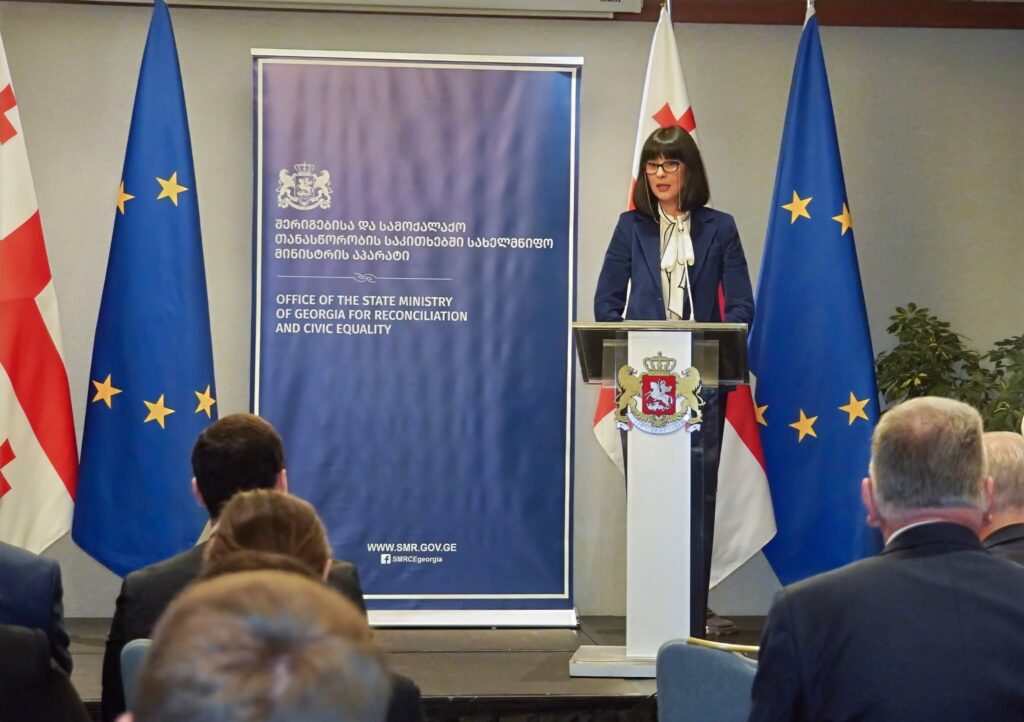 თეა ახვლედიანმა ოკუპირებული აფხაზეთის რეგიონიდან წარჩინებულ სტუდენტს სახელმწიფო სტიპენდია და შესაბამისი სერტიფიკატი გადასცა