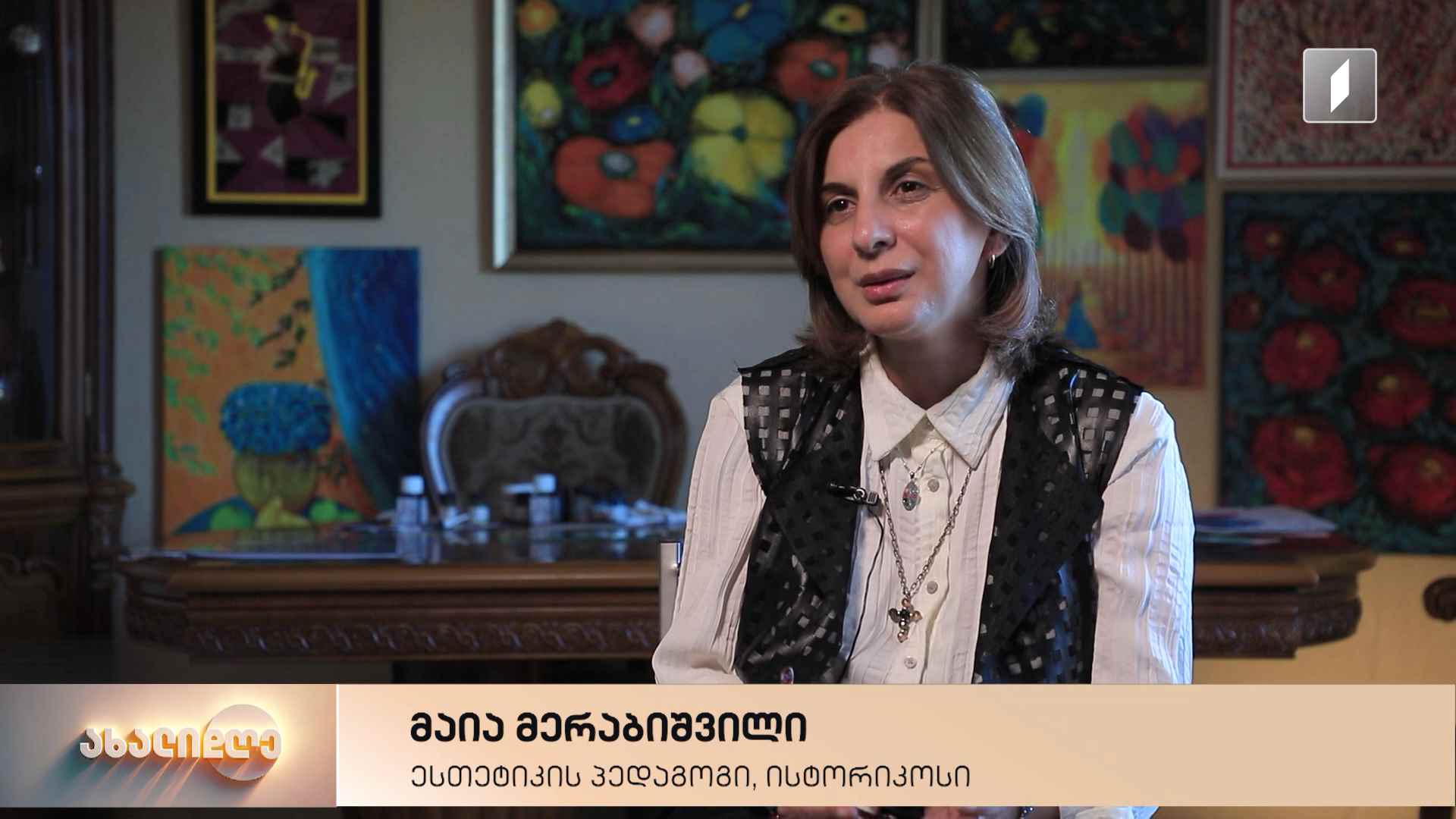 ფერის, სინათლისა და ემოციის ნაზავი, სადაც ნიჭი, პედაგოგიური გამოცდილება და ესთეტიკა მაია მერაბიშვილის მინაზე შესრულებულ ნამუშევრებში ერთიანდება
