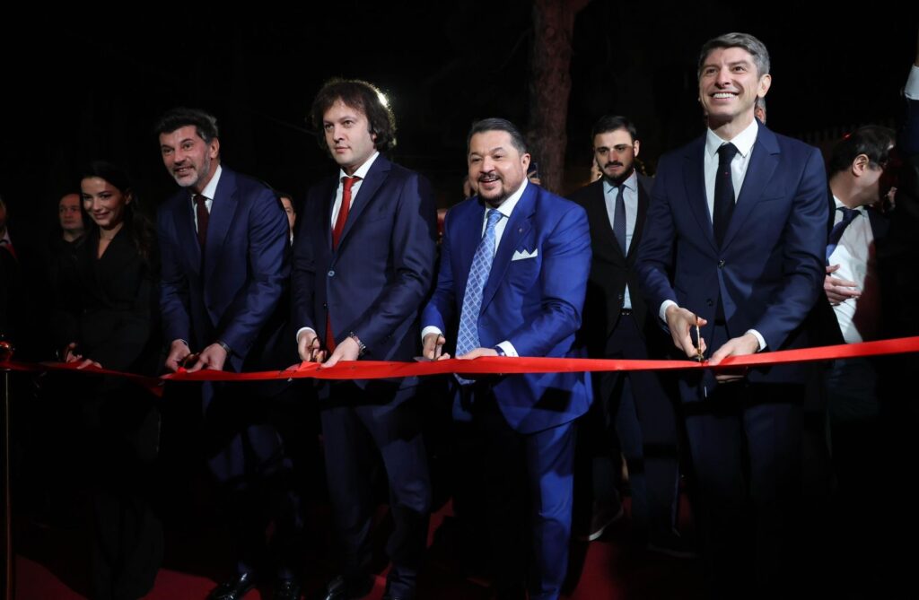 ირაკლი კობახიძემ „ფერარი თბილისის“ პირველი ოფიციალური შოურუმის გახსნის ცერემონიაში მიიღო მონაწილეობა