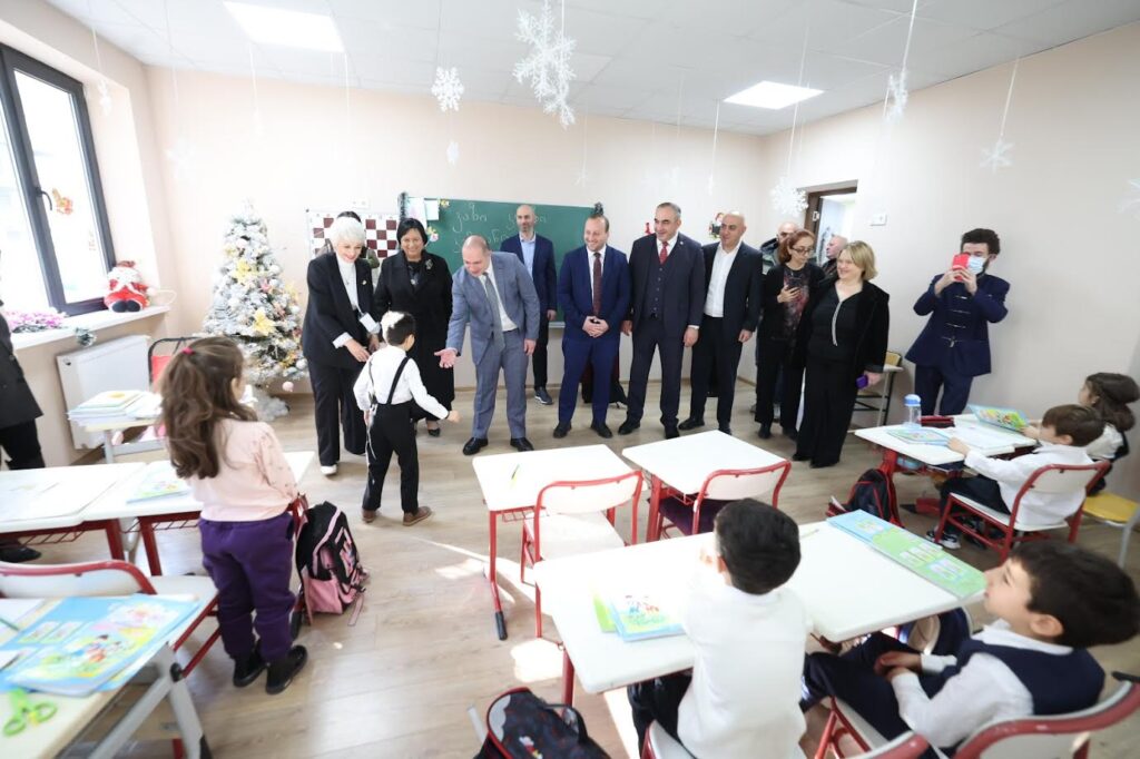 გივი მიქანაძე თბილისის 119-ე და 132-ე საჯარო სკოლებს ესტუმრა