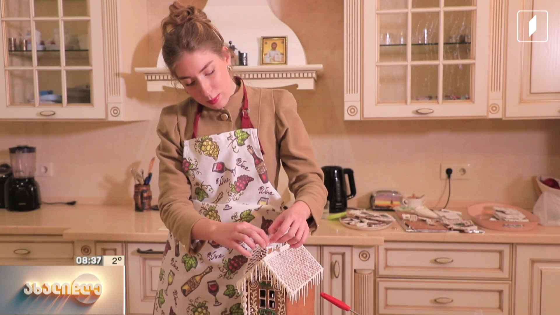 კონდიტერი ნინი ნადირაძე უკვე ხუთი წელია, ჯანჯაფილისგან გემრიელ და ლამაზ საახალწლო სახლებს აკეთებს