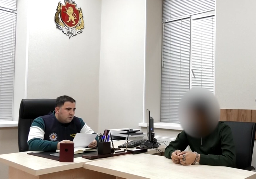 სამართალდამცველებმა ბათუმში ყაჩაღობის ბრალდებით ძებნილი პირი დააკავეს