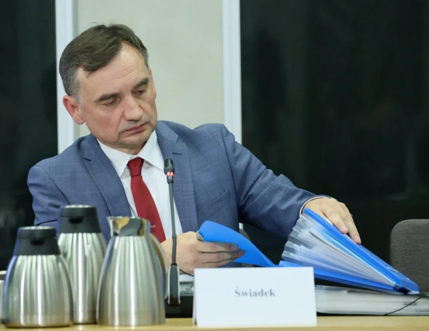 პოლონეთის ყოფილმა გენერალურმა პროკურორმა და იუსტიციის მინისტრმა, ბიგნევ ზიობრომ უნგრეთში პოლიტიკური თავშესაფარი მიიღო - „დონალდ ტუსკის და მისი გარემოცვის სამიზნე გავხდი“