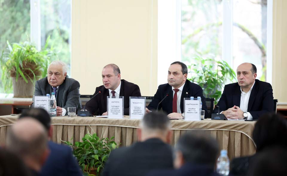 გივი მიქანაძის ხელმძღვანელობით, აკაკი წერეთლის სახელმწიფო უნივერსიტეტში რექტორთა საბჭოს სხდომა გაიმართა