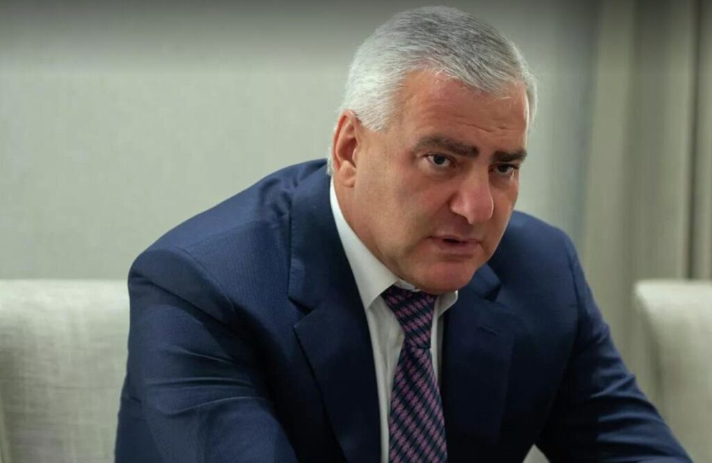 სომხეთში ბიზნესმენ სამველ კარაპეტიანის მხარდამჭერებმა პოლიტიკური პარტია „ძლიერი სომხეთი“ დაარეგისტრირეს