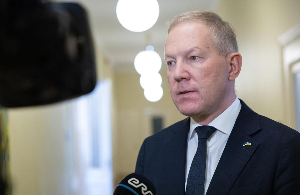 ესტონეთის პარლამენტის საგარეო ურთიერთობათა კომიტეტის თავმჯდომარე - თუ სიმართლეა, რომ თეთრი სახლის კედელზე პუტინის ფოტოა, მაშინ სამართლიან და მდგრად მშვიდობას მოცდა მოუწევს