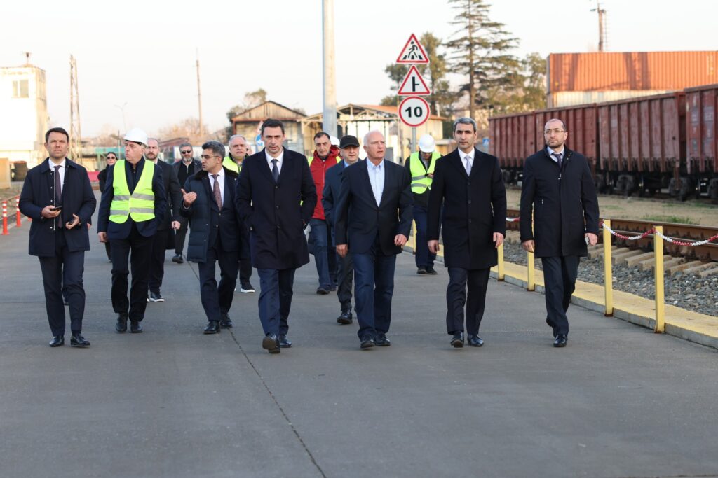 საქართველოს რკინიგზის გენერალურმა დირექტორმა,  აზერბაიჯანის რკინიგზის თავმჯდომარესთან ერთად, ფოთის ახალი საზღვაო ნავსადგური და ბათუმის საზღვაო პორტის ინფრასტრუქტურა დაათვალიერა