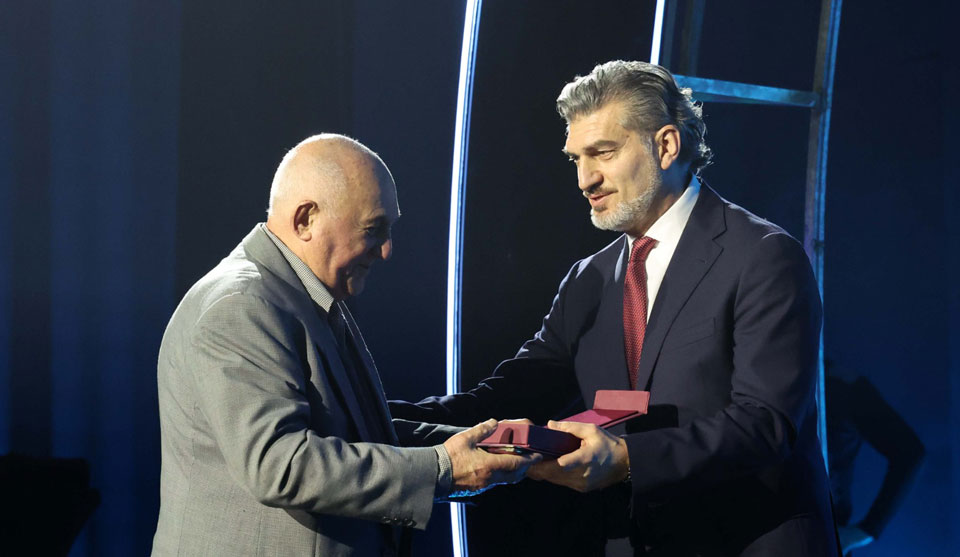 მიხეილ ყაველაშვილმა თბილისის მეტროს 60 წლის იუბილესადმი მიძღვნილ ღონისძიებაზე „თბილისის სატრანსპორტო კომპანიის“ ცხრა თანამშრომელს ღირსების ორდენები გადასცა