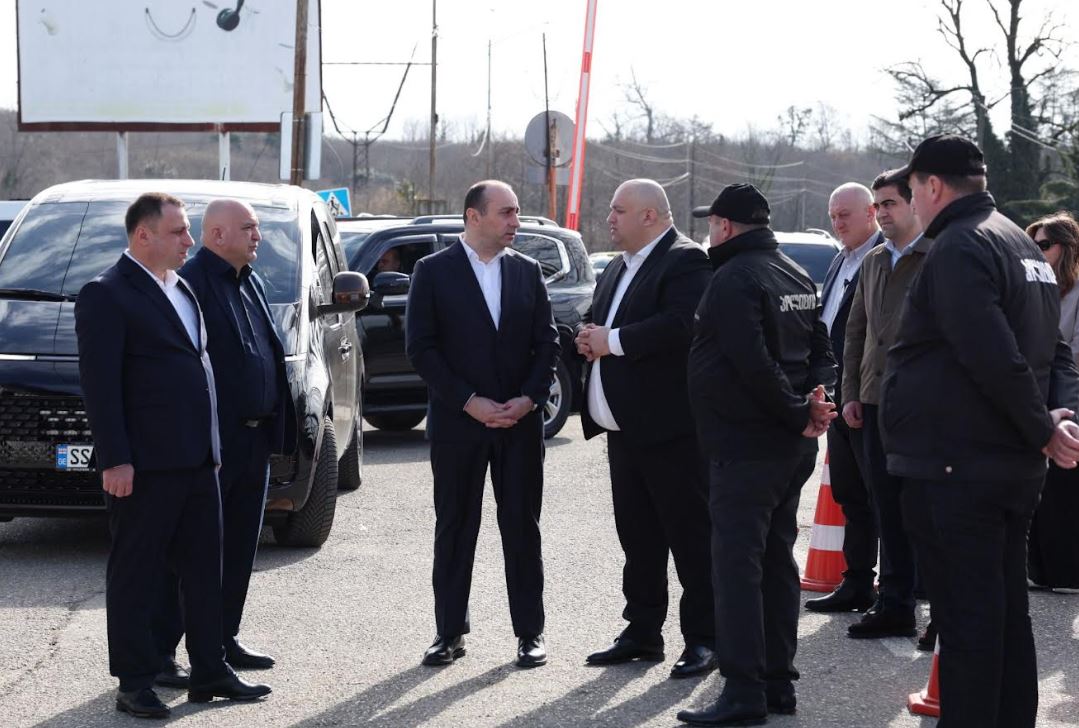 გეკა გელაძემ აფხაზეთის საოკუპაციო ხაზთან, ენგურის ხიდის მიმდებარედ განთავსებული საპოლიციო დანაყოფების თანამშრომლები მოინახულა