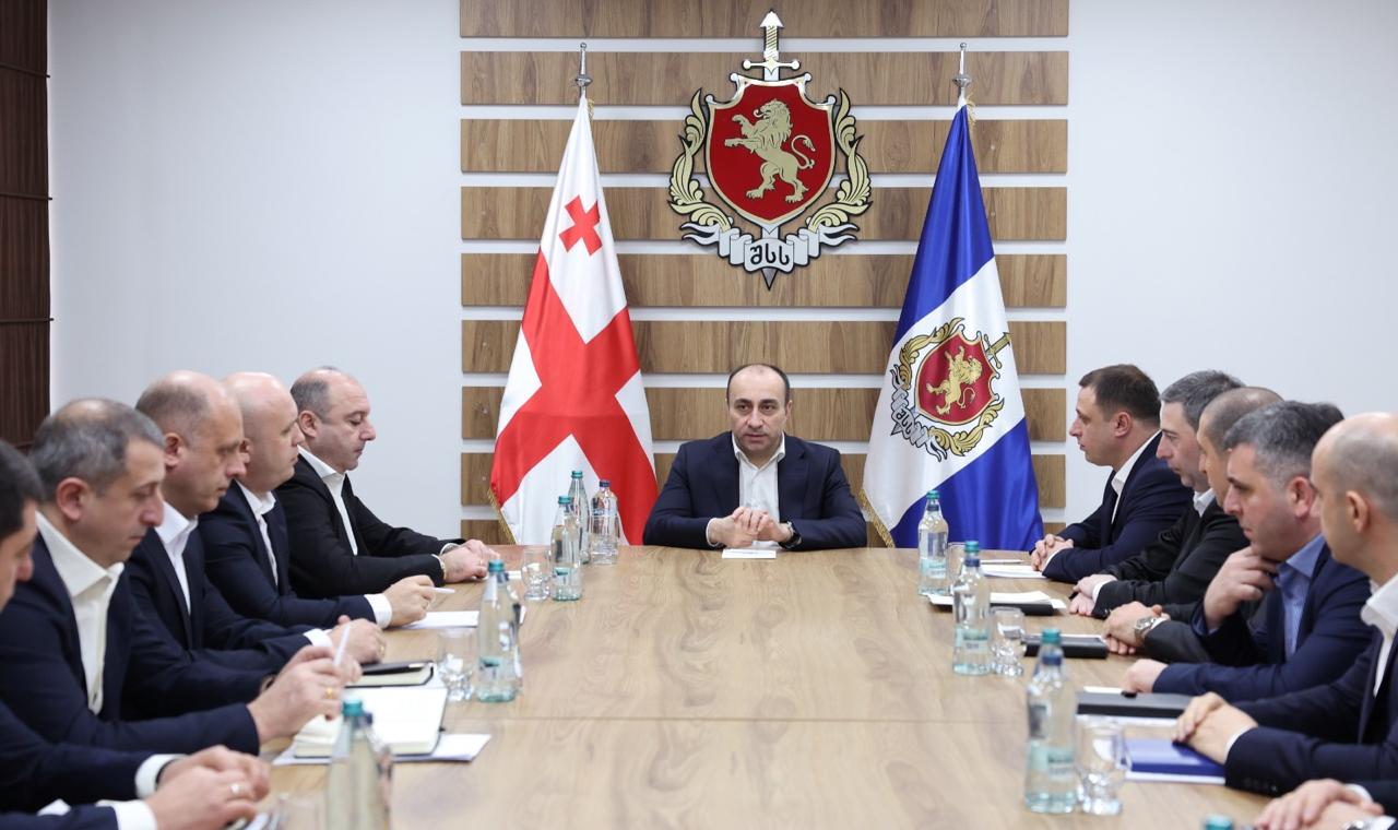 გეკა გელაძემ სამეგრელოს რეგიონში შსს-ს სხვადასხვა დანაყოფის თანამშრომლებთან სამუშაო შეხვედრები გამართა