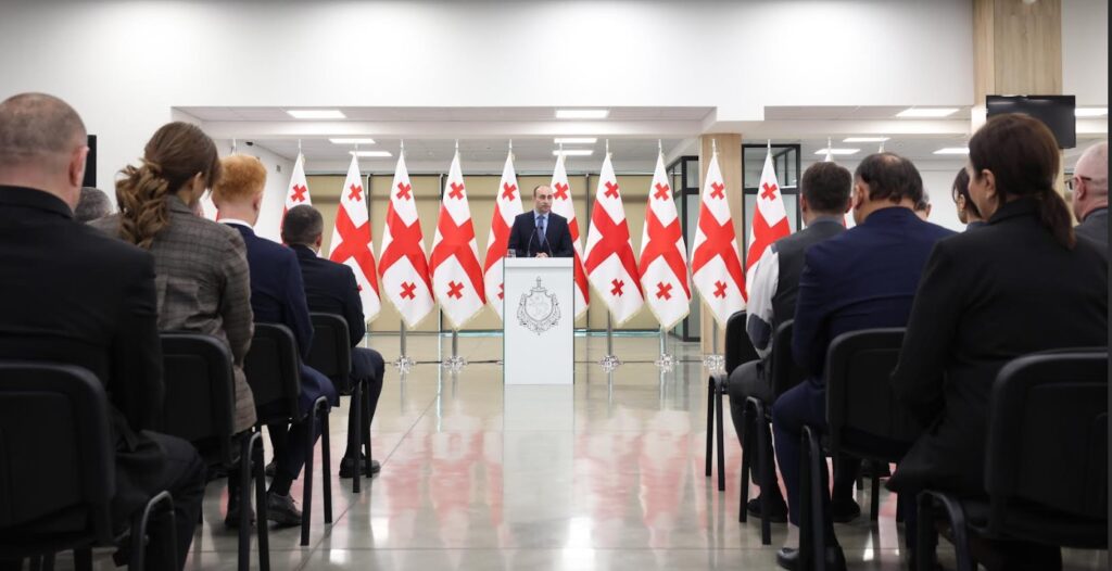 გეკა გელაძემ მომსახურების სააგენტოს თანამშრომლები დააჯილდოვა