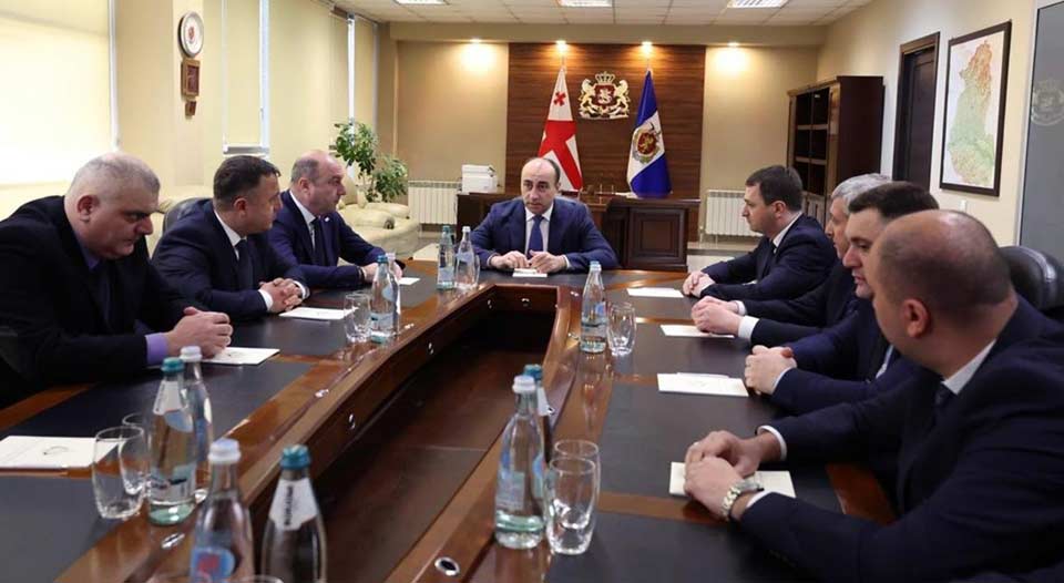გეკა გელაძემ შიდა ქართლის პოლიციის დეპარტამენტის თანამშრომლებს ახალი უფროსი წარუდგინა