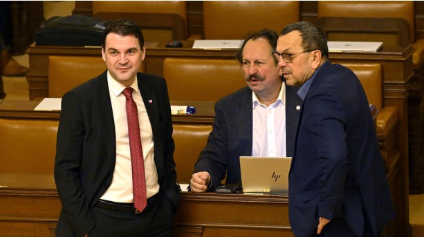 ჩეხეთის პარლამენტში ანდრეი ბაბიშის მთავრობისთვის უნდობლობის გამოცხადების საკითხი ჩავარდა