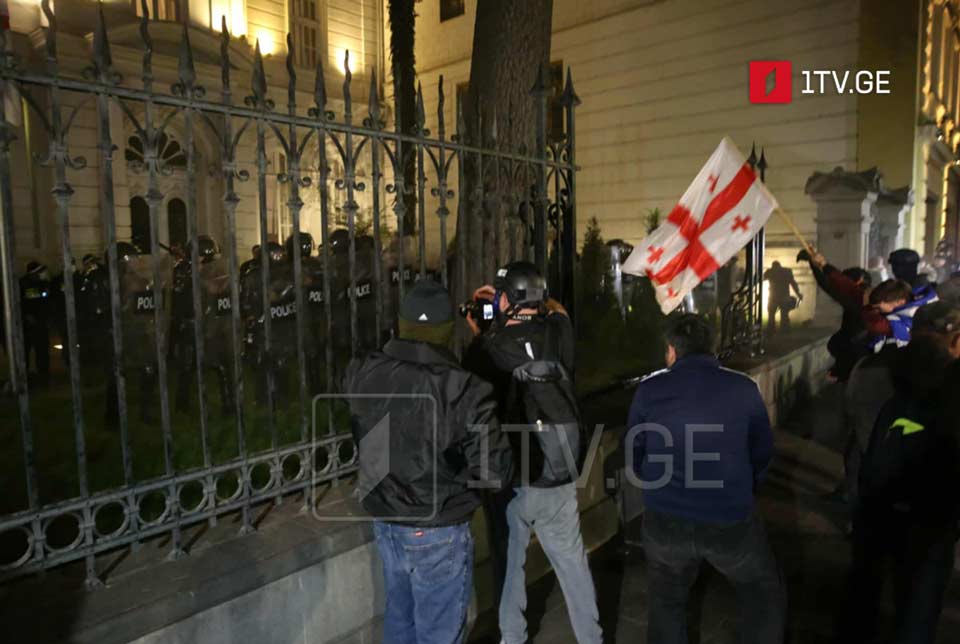 სახელმწიფო დაცვის სამსახურის თანამშრომელი აცხადებს, რომ 4 ოქტომბერს პრეზიდენტის სასახლის ტერიტორიაზე მეორე შეჭრას ზოდელავა, ბურჭულაძე და ნადირაძე ხელმძღვანელობდნენ