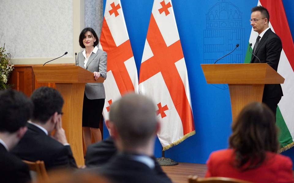 მაკა ბოჭორიშვილი - გვესმის, რამდენად მნიშვნელოვანია, დავიცვათ ქვეყნის მშვიდობიანი განვითარება, სწორედ ამისთვის ვიბრძვით, მადლიერები ვართ უნგრელი მეგობრების, ისინიც სწორედ ამ იდეას იზიარებენ
