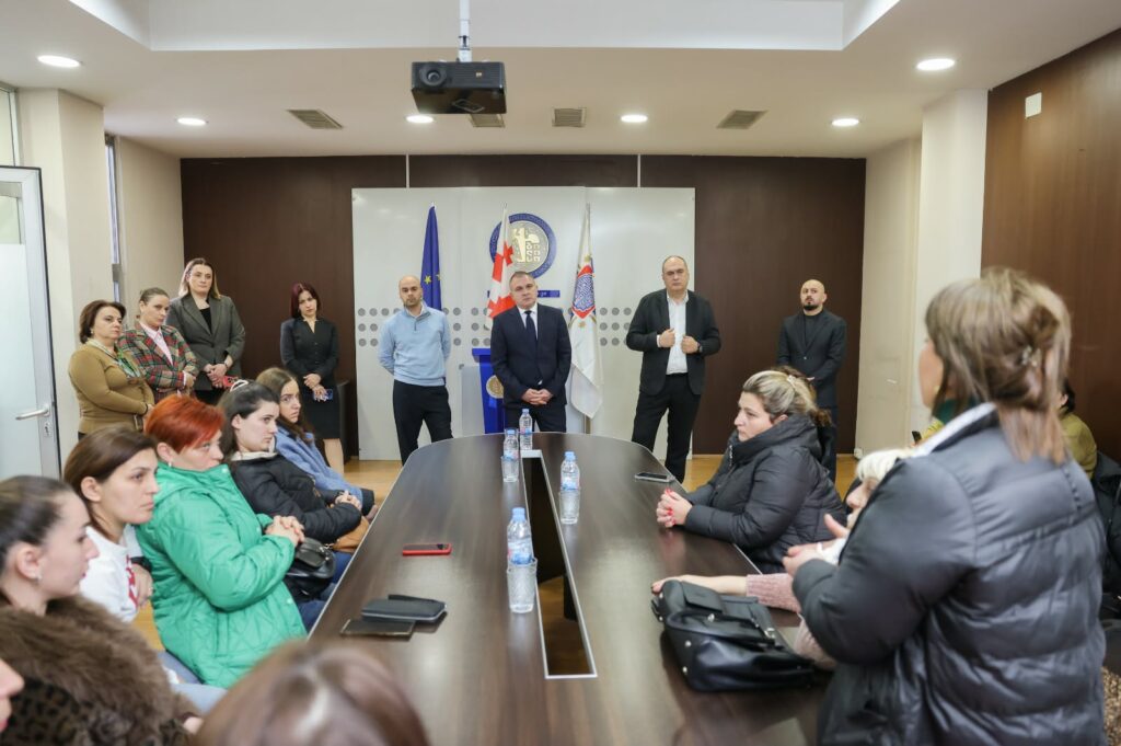 რევახ სოხაძე 89-ე საჯარო სკოლის მოსწავლეების მშობლებს შეხვდა
