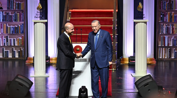 „ბლუმბერგი“ - თურქეთის პოლიტიკაში რეჯეფ თაიფ ერდოღანის შვილის, ბილალ ერდოღანის მოსვლა განიხილება, რაც მის ლიდერად არჩევის შესაძლებლობას გულისხმობს
