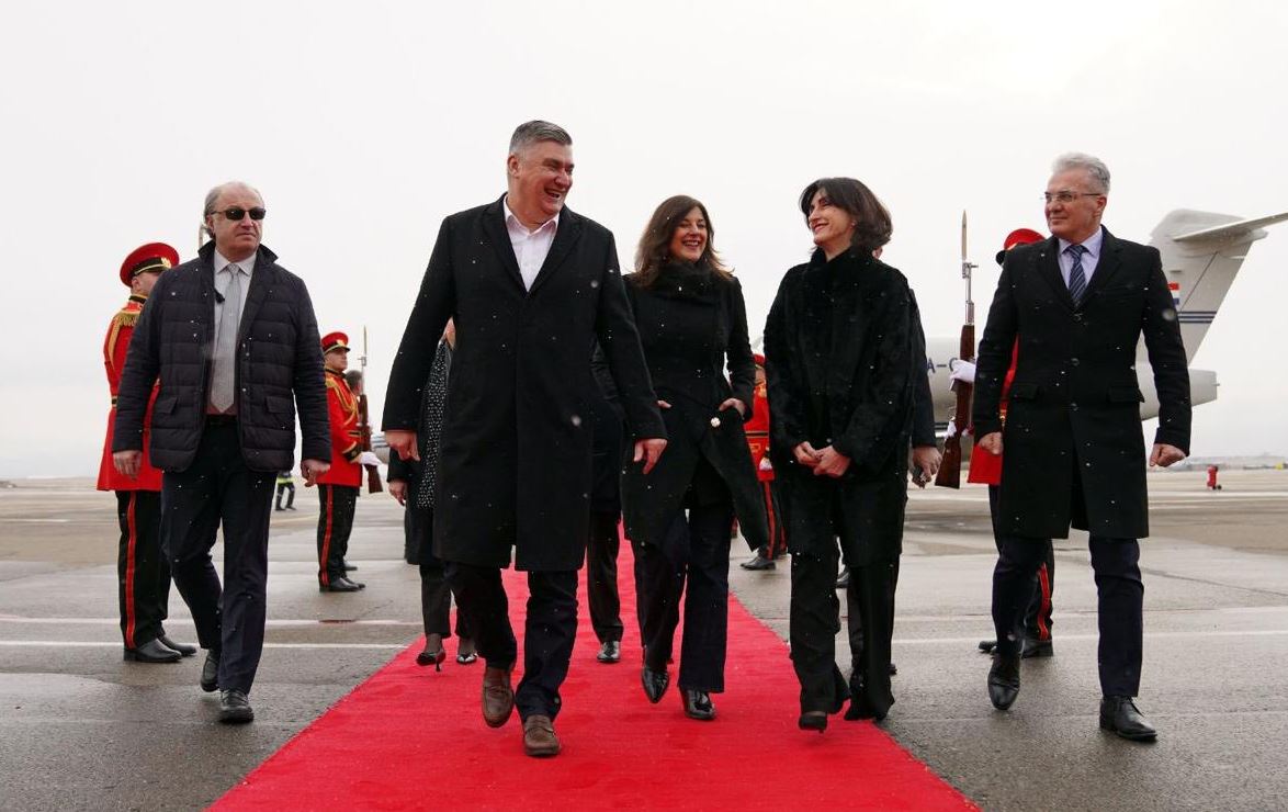 თბილისის საერთაშორისო აეროპორტში ხორვატიის პრეზიდენტ ზორან მილანოვიჩის დახვედრის ოფიციალური ცერემონია გაიმართა