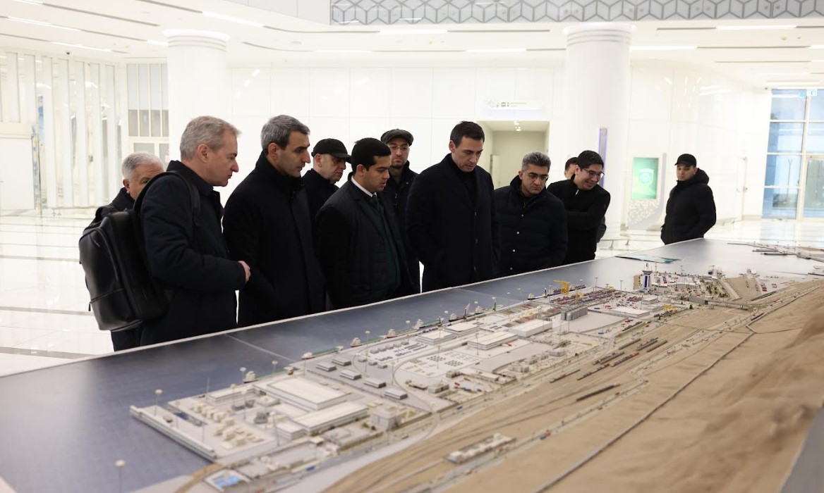 საქართველოს რკინიგზის გენერალურმა დირექტორმა, აზერბაიჯანელ და თურქმენ კოლეგებთან ერთად, თურქმენბაშის საპორტო ინფრასტრუქტურა დაათვალიერა