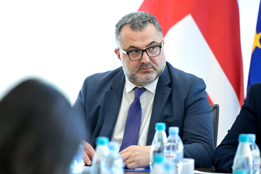 ალექსანდრე ხაზარაძე - საქართველოს სავალუტო რეზერვებში დაახლოებით ასი მილიონი დოლარის მოცულობის რეზერვები 2021 წლიდან ჩინურ იუანში გვქონდა განთავსებული