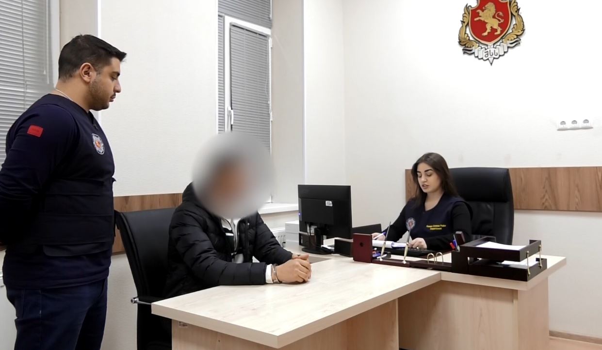 ცენტრალური კრიმინალური პოლიციის აჭარის მთავარი სამმართველოს თანამშრომლებმა წითელი ცირკულარით ძებნილი პირი დააკავეს