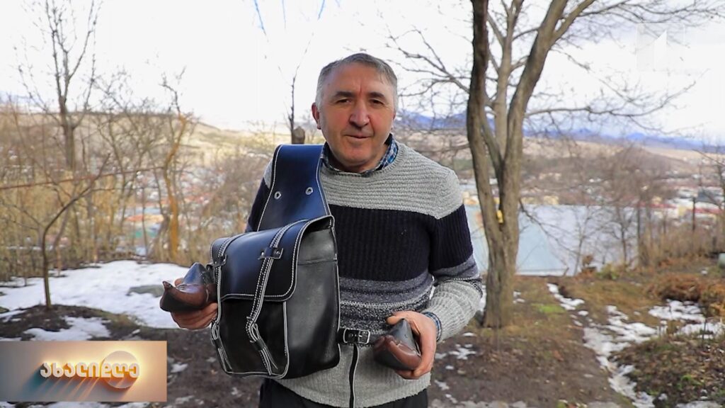 მესხი მეუნაგირე უჩა ზედგინიძე უკვე არაერთი წელია, გამორჩეული ვიზუალის უნაგირებს ამზადებს