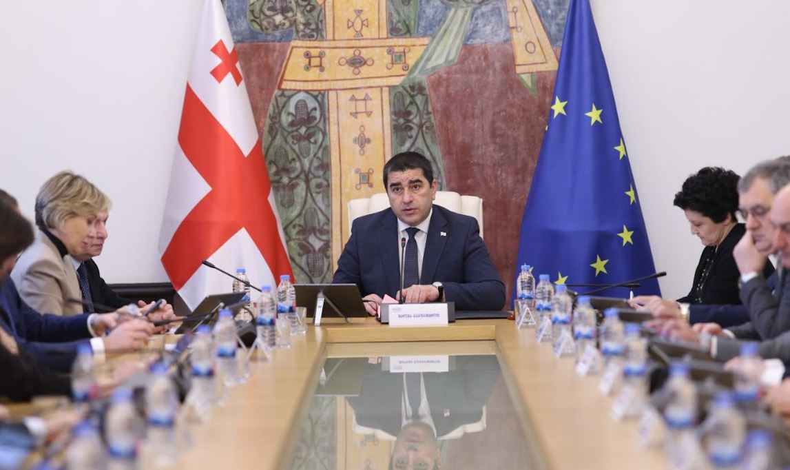 მიმდინარე სასესიო კვირაში პარლამენტი საქართველოს პრეზიდენტს, პრემიერ-მინისტრსა და რეგიონული განვითარების მინისტრს მოუსმენს