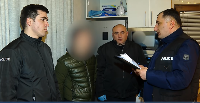 პოლიციამ ნარკოდანაშაულის ბრალდებით თბილისში ოთხი პირი დააკავა