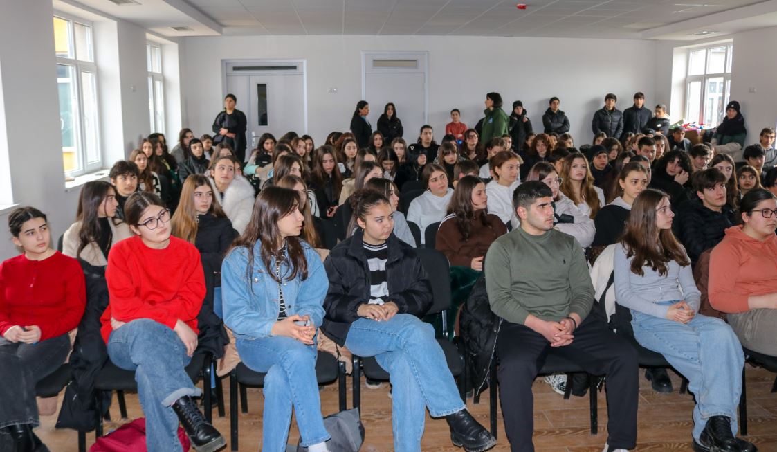 ქარელისა და გორის მუნიციპალიტეტების სკოლებში საინფორმაციო შეხვედრები ჩატარდა