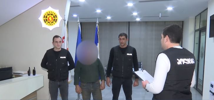 კახეთის პოლიციამ ადევნებისა და მუქარის ბრალდებით ერთი პირი დააკავა