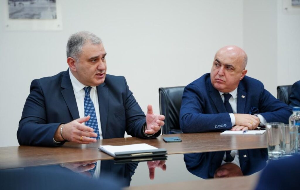 სოციალურად დაუცველთა ბაზის გადამოწმების პროცესთან დაკავშირებით, მიხეილ სარჯველაძე პარლამენტის წევრებს შეხვდა