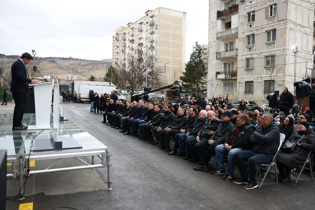 კოოპერატიული ბინათმშენებლობით დაზარალებულ კიდევ 60 ოჯახს საცხოვრებელი ფართები გადაეცა