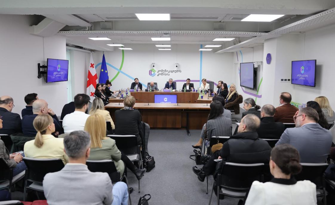 კომუნიკაციების კომისიის თავმჯდომარემ ტელევიზიების წარმომადგენლებთან მედიის გამოწვევები განიხილა