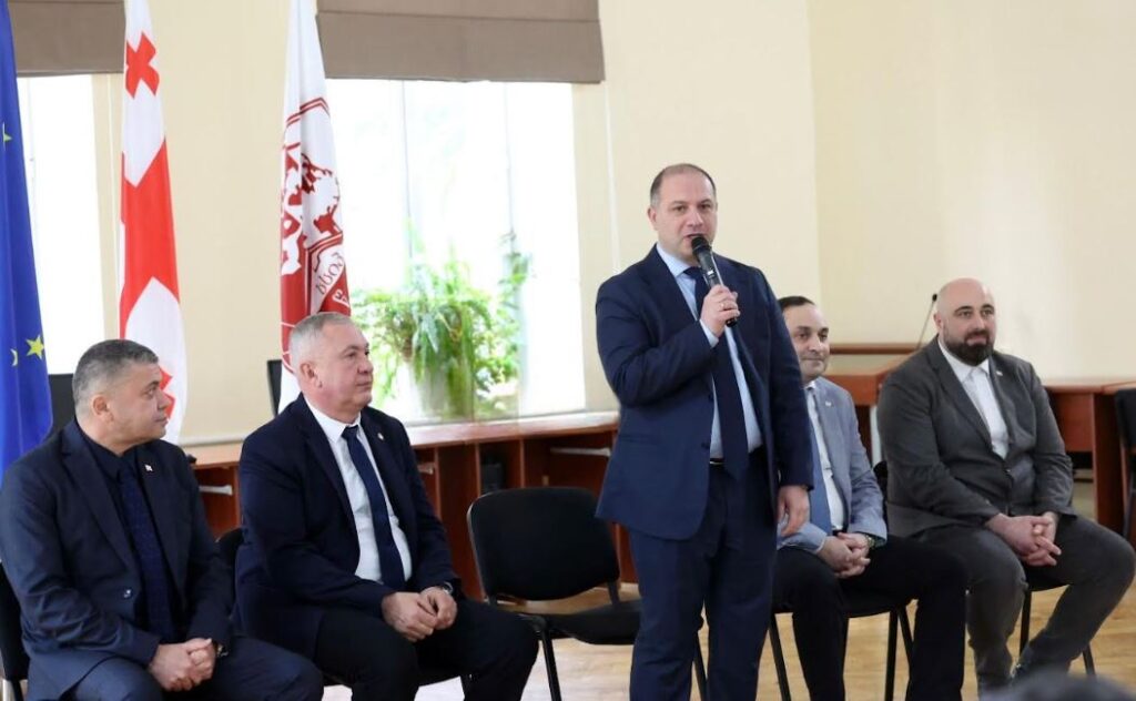 გივი მიქანაძე ქუთაისის აკაკი წერეთლის სახელობის სახელმწიფო უნივერსიტეტის წარმომადგენლებს შეხვდა