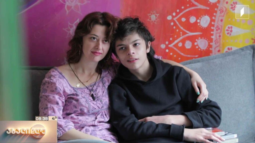 ყოველი ახალი დღე სიყვარულით, ზრუნვითა და განსხვავებული გამოცდილებით – ორი შვილის დედის, მხატვრისა და მწერლის, ნინო ჭინჭარაულის ისტორია