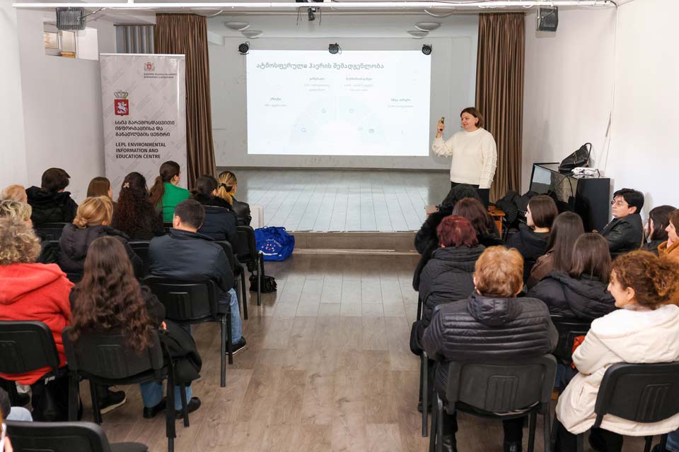 გარემოსდაცვითი ინფორმაციისა და განათლების ცენტრმა გორში 19 სკოლის მოსწავლეებთან საინფორმაციო შეხვედრა გამართა