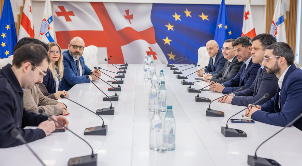 ატრაქციონების პარკის პროექტთან დაკავშირებით თბილისის მერმა ფონდ „ქართუს“ და ბრიტანული საკონსულტაციო კომპანიის წარმომადგენლებთან სამუშაო შეხვედრა გამართა