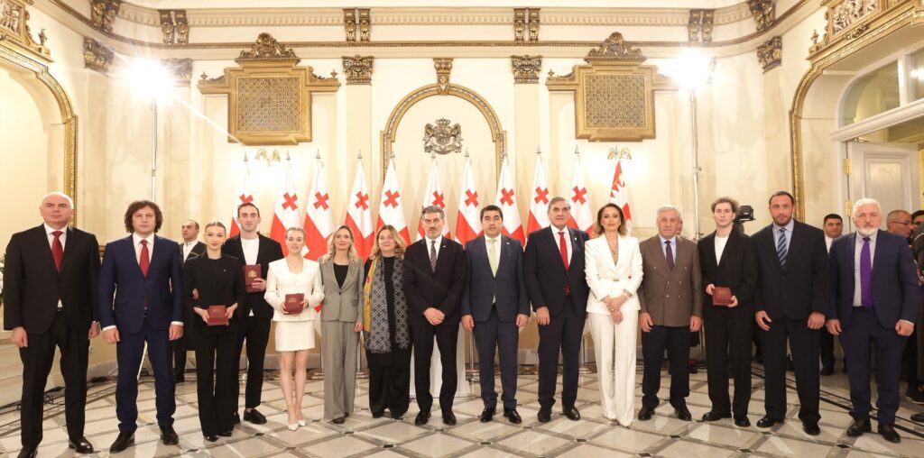 მიხეილ ყაველაშვილმა საქართველოს ფიგურულ მოციგურავეთა ეროვნული ნაკრების წევრები და საქართველოს ფიგურული ციგურაობის ფედერაციის წარმომადგენლები ღირსების ორდენით დააჯილდოვა