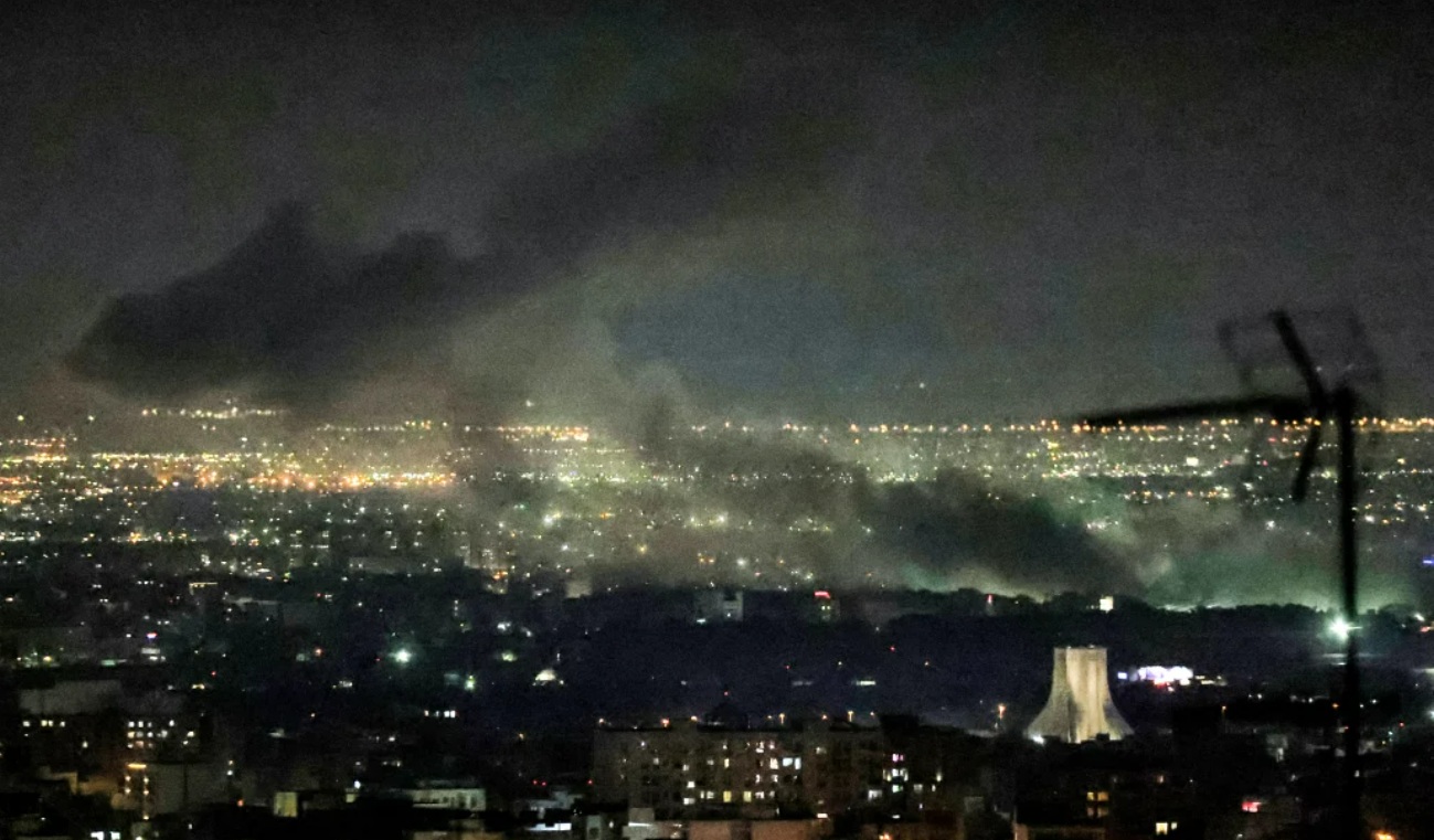 „ესოშიეთიდ პრესი“ - თეირანის მცხოვრებლები ომის დაწყებიდან ყველაზე მასშტაბური საჰაერო დარტყმების შესახებ იუწყებიან