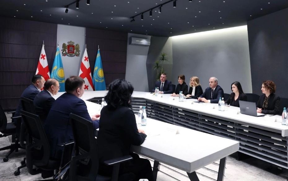შს მინიტრის მოადგილემ, გიორგი სახოკიამ ყაზახეთის შინაგან საქმეთა სამინისტროს დელეგაციასთან შეხვედრა გამართა
