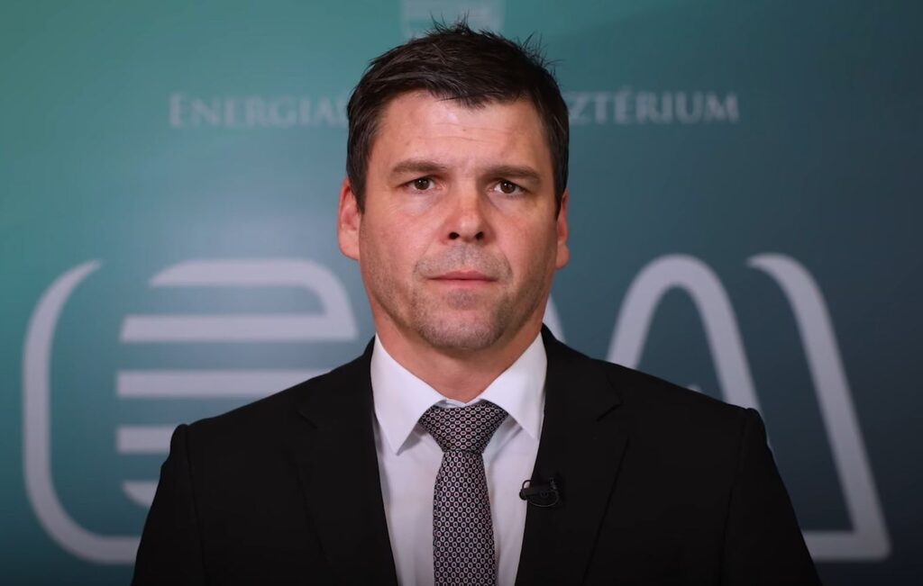 უნგრეთის ენერგეტიკის სახელმწიფო მდივანი აცხადებს, რომ უნგრეთის დელეგაცია უკრაინაში „დრუჟბის“ დახურვის მიზეზების გამოსაძიებლად ჩავიდა, უკრაინაში კი აღნიშნავენ, რომ ჯგუფს ტურისტის სტატუსი აქვს