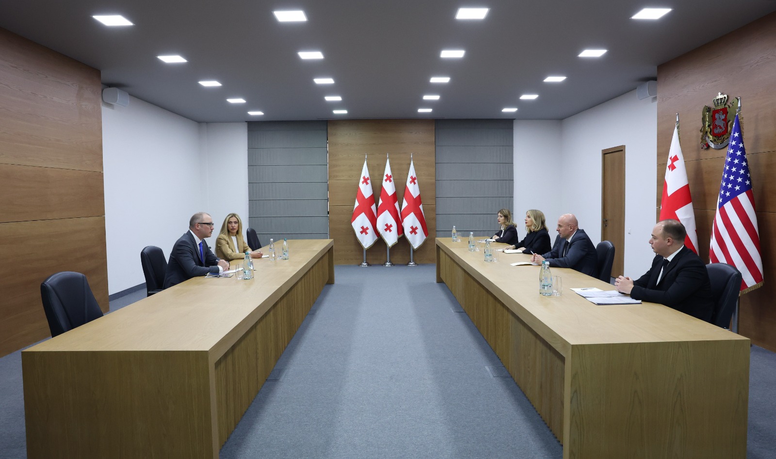 შს მინისტრის მოადგილემ და საექსპერტო-კრიმინალისტიკური დეპარტამენტის დირექტორმა აშშ-ის თავდაცვის საფრთხის შემცირების სააგენტოს ხელმძღვანეთან, დევიდ ქენედეისთან სამუშაო შეხვედრა გამართეს