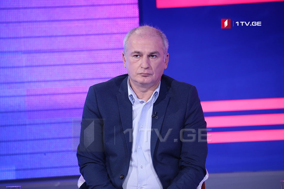 კახა ძაგანია - რობერტა მეცოლას მივმართავთ, რამდენად შედის მათ მოვალეობაში „იმედის“ ჟურნალისტების გადაადგილების კონტროლი, რომელი დებულება აძლევს მარკეტა გრეგოროვას კარისკაცის მოვალეობის უფლებას?