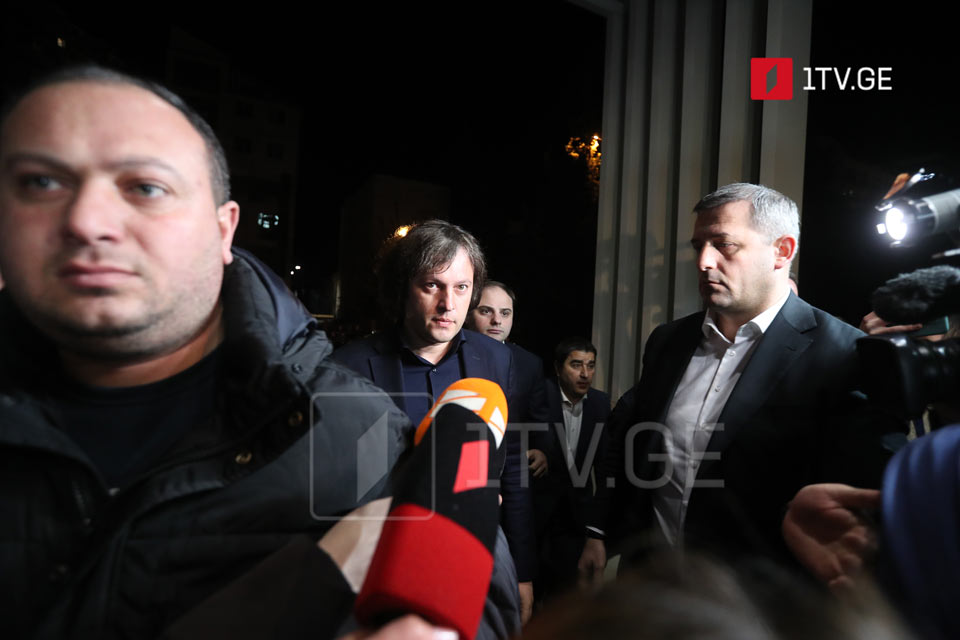 საქართველოს ხელისუფლების წარმომადგენლებმა „კავკასიის მედიცინის ცენტრიდან“ საპატრიარქოში გადაინაცვლეს