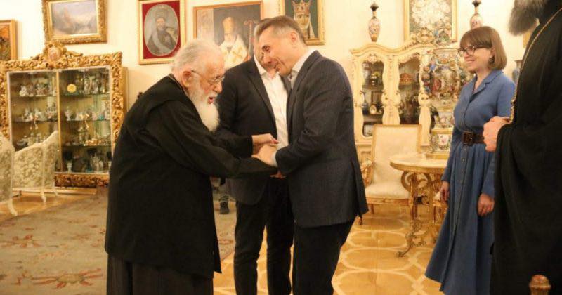 ბიძინა და ეკატერინა ივანიშვილები - ილია მეორის გარდაცვალებით დასრულდა ეპოქა ადამიანისა, რომელიც ღირსეულად ასრულებდა საქართველოს სულიერი მამის რთულ, საპასუხისმგებლო და, ამავე დროს, საპატიო მისიას