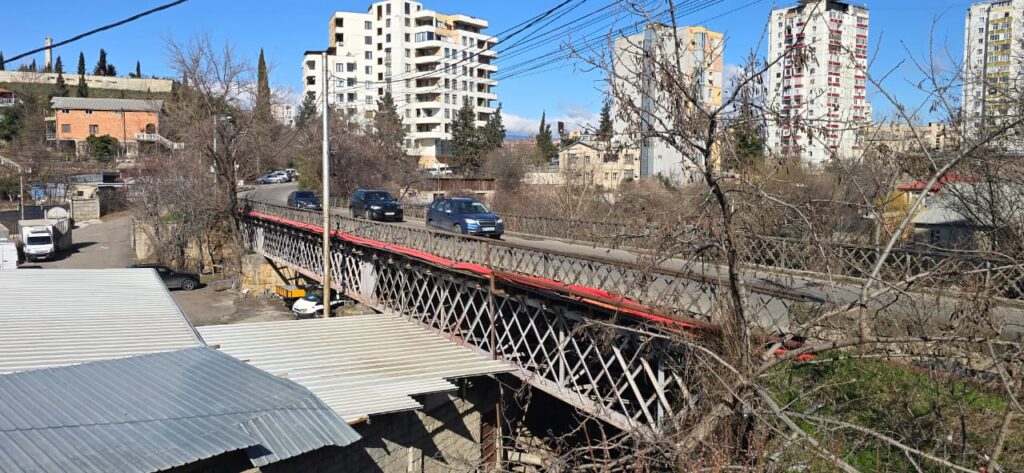 მდინარე დიღმურაზე, თეთრი დუქნის ქუჩაზე ახალი ხიდის მშენებლობა იწყება