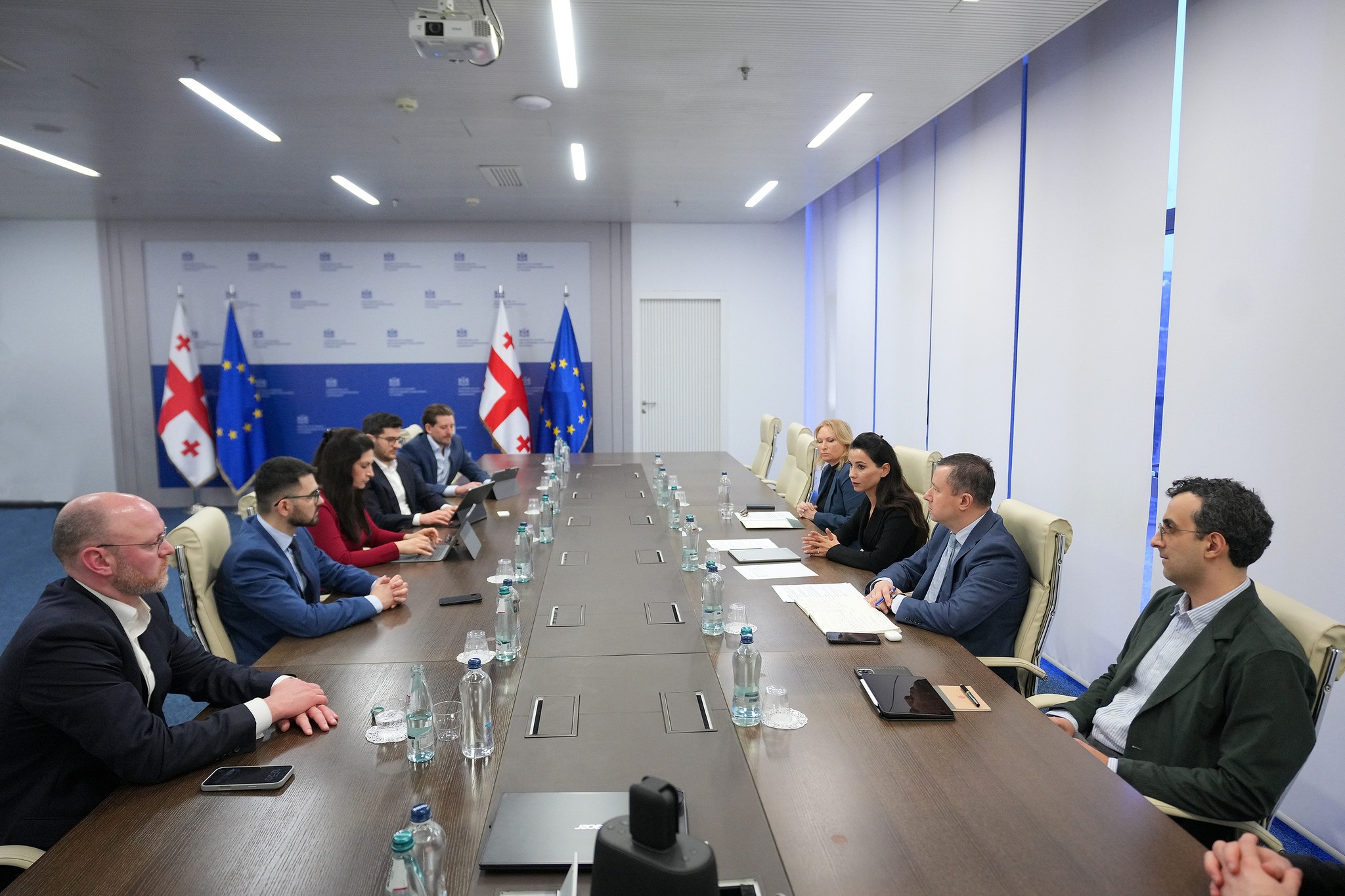 მარიამ ქვრივიშვილი მსხვილი საერთაშორისო საინვესტიციო ბანკების, მათ შორის JP Morgan-ის დელეგაციის წარმომადგენლებს შეხვდა