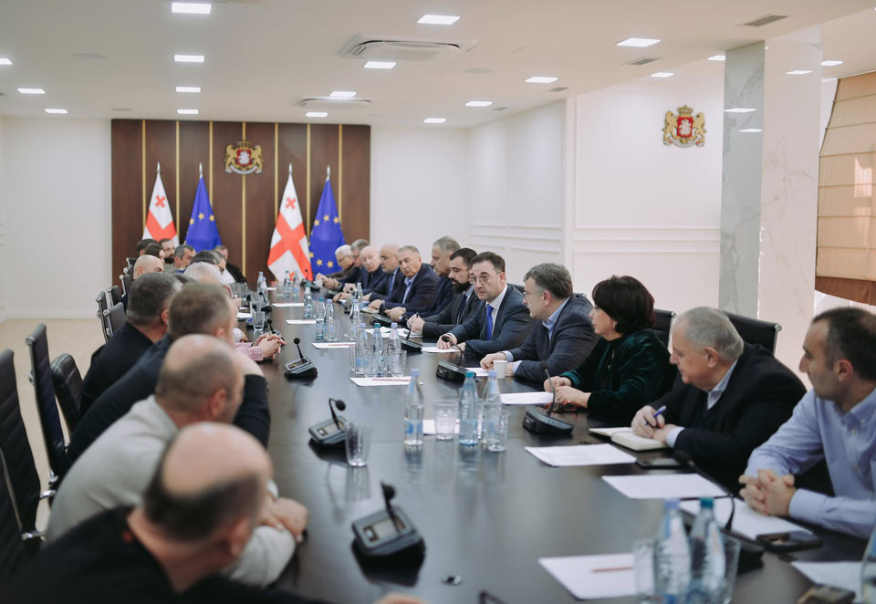დავით სონღულაშვილი ვაშლის მწარმოებელ ფერმერებსა და ექსპორტიორებს შეხვდა და სამინისტროში დარგობრივი საბჭოს შექმნის ინიციატივა გააცნო
