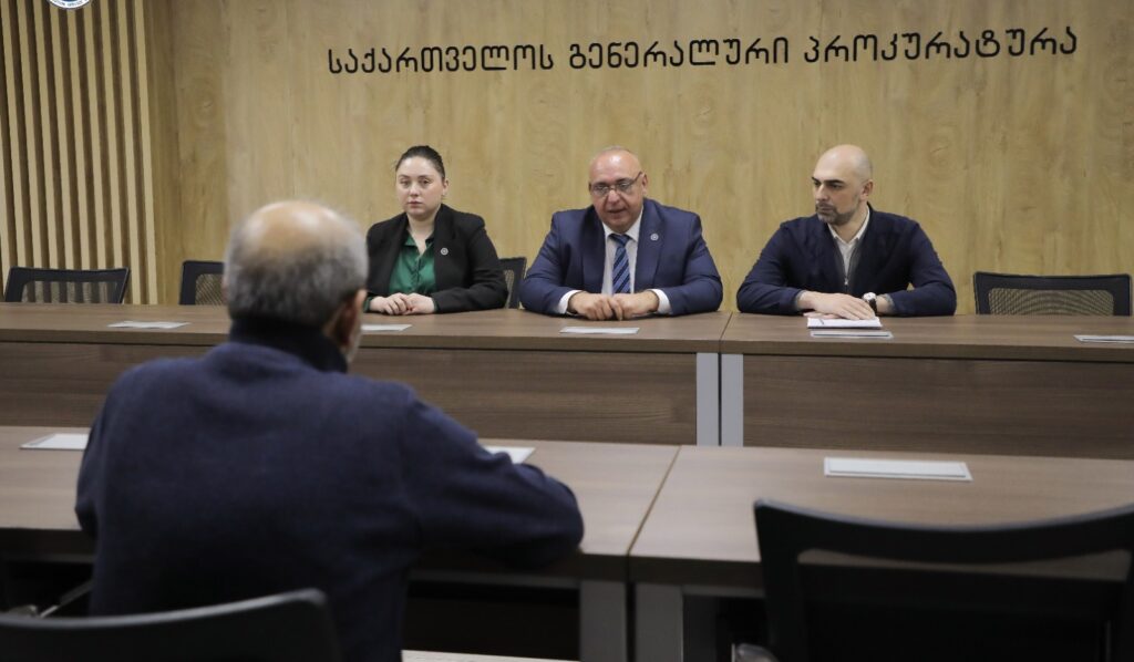 საქართველოს პროკურატურამ შპს „თბილისის ავტობუსის“ ყოფილი გენერალური დირექტორის, ბესიკ ნათენაძის მიმართ გამამტყუნებელი განაჩენის ნაწილობრივ გადასინჯვის გადაწყვეტილება მიიღო